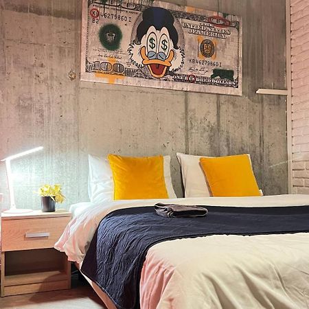 Moonlight Hostel Leopoli Esterno foto
