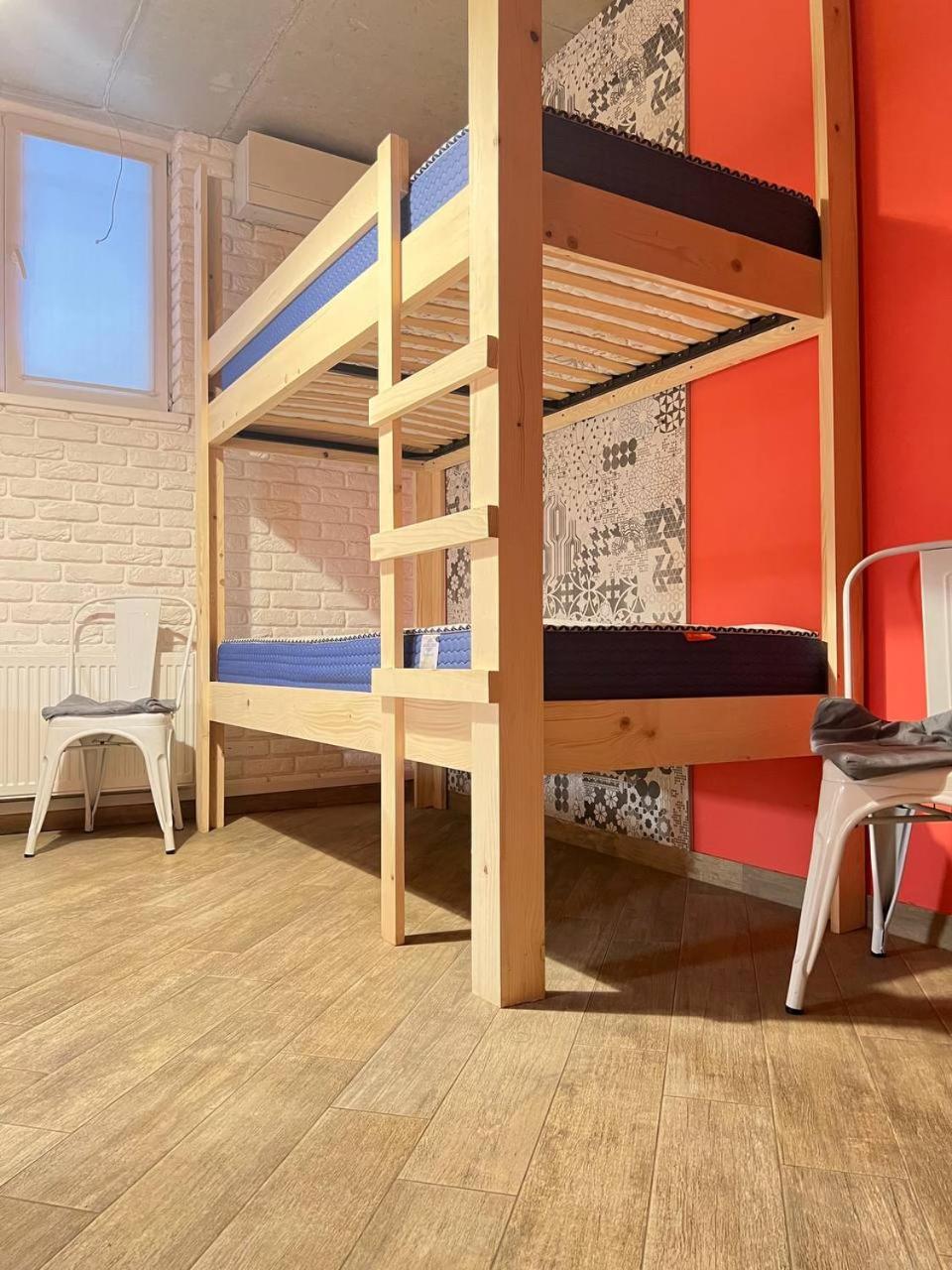 Moonlight Hostel Leopoli Esterno foto