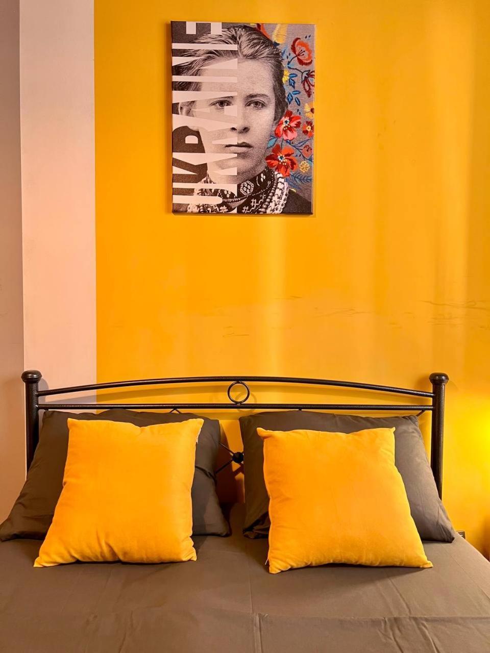 Moonlight Hostel Leopoli Esterno foto