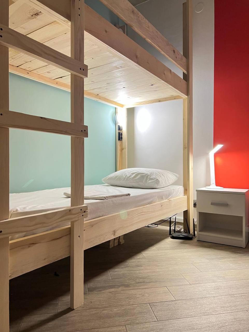 Moonlight Hostel Leopoli Esterno foto